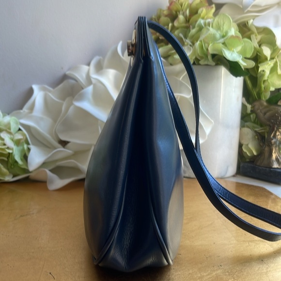 Salvatore Ferragamo Shoulder Bag Clutch In Navy Leather - Picture 4 of 16